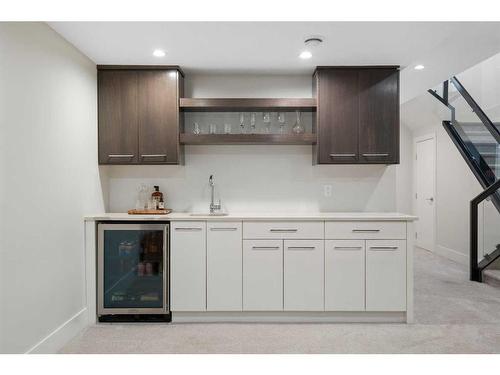 515 30 Avenue Nw, Calgary, AB - Indoor Photo Showing Kitchen