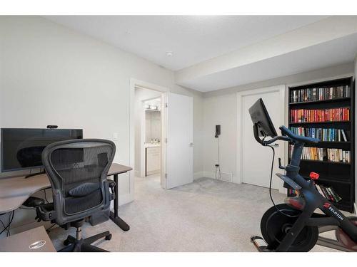 515 30 Avenue Nw, Calgary, AB - Indoor Photo Showing Gym Room