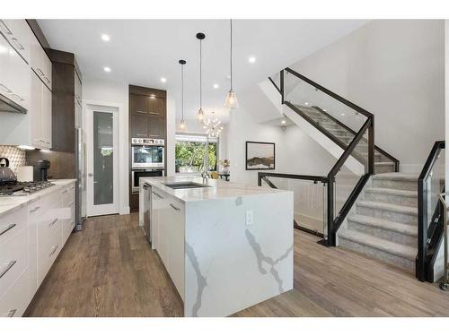 515 30 Avenue Nw, Calgary, AB - Indoor Photo Showing Kitchen With Upgraded Kitchen