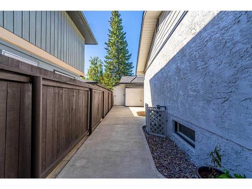 531 Cedarille Crescent Sw, Calgary, AB - Outdoor With Exterior