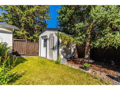 531 Cedarille Crescent Sw, Calgary, AB - Outdoor