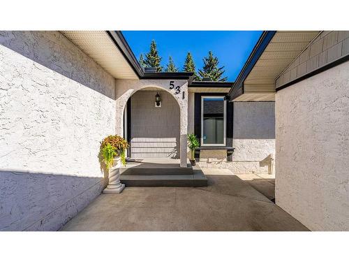 531 Cedarille Crescent Sw, Calgary, AB - Outdoor