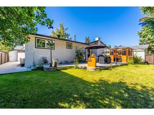 531 Cedarille Crescent Sw, Calgary, AB - Outdoor