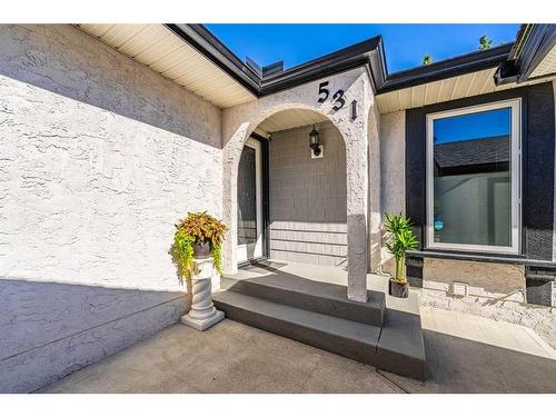 531 Cedarille Crescent Sw, Calgary, AB - Outdoor