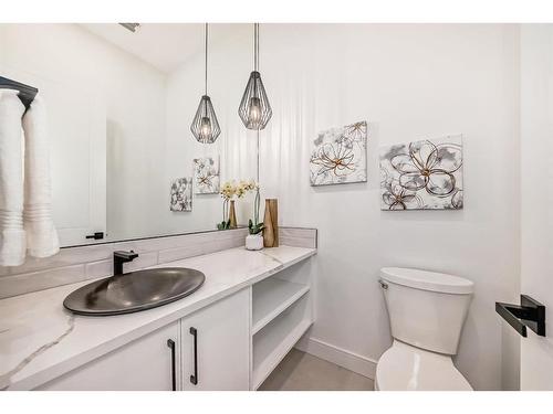 3717 2 Avenue Sw, Calgary, AB - Indoor Photo Showing Bathroom