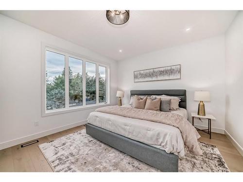 3717 2 Avenue Sw, Calgary, AB - Indoor Photo Showing Bedroom