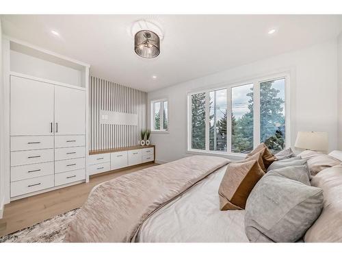 3717 2 Avenue Sw, Calgary, AB - Indoor Photo Showing Bedroom