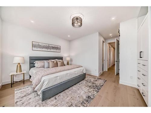 3717 2 Avenue Sw, Calgary, AB - Indoor Photo Showing Bedroom