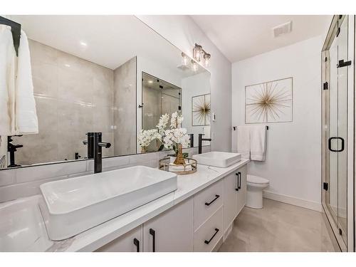 3717 2 Avenue Sw, Calgary, AB - Indoor Photo Showing Bathroom