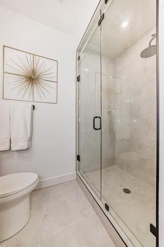 3717 2 Avenue Sw, Calgary, AB - Indoor Photo Showing Bathroom