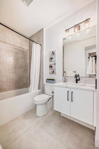 3717 2 Avenue Sw, Calgary, AB - Indoor Photo Showing Bathroom