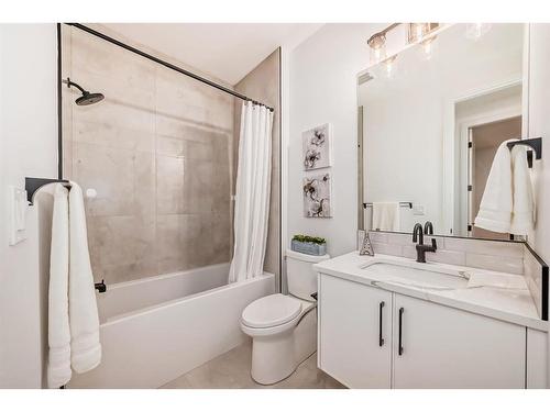 3717 2 Avenue Sw, Calgary, AB - Indoor Photo Showing Bathroom