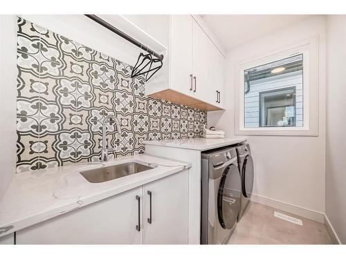 3717 2 Avenue Sw, Calgary, AB - Indoor Photo Showing Laundry Room