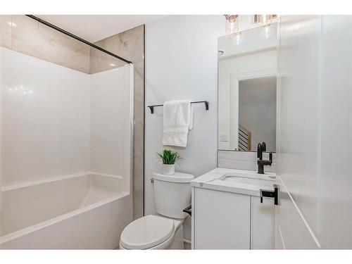 3717 2 Avenue Sw, Calgary, AB - Indoor Photo Showing Bathroom