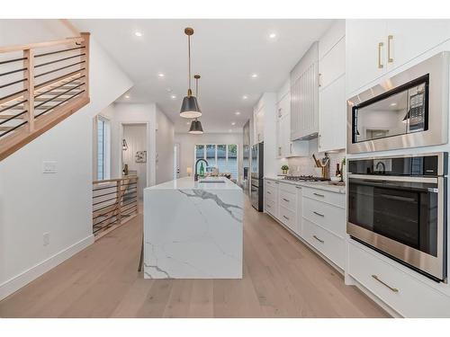 3717 2 Avenue Sw, Calgary, AB - Indoor Photo Showing Kitchen With Upgraded Kitchen