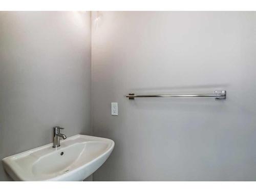 336 Waterford Boulevard, Chestermere, AB - Indoor Photo Showing Bathroom