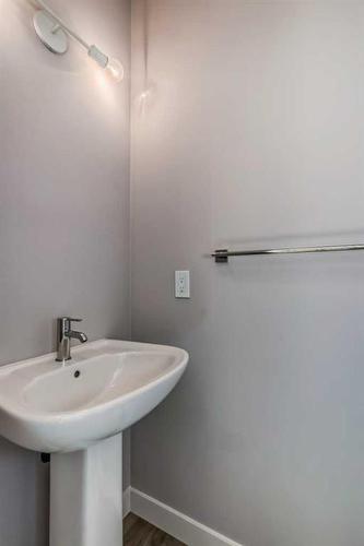 336 Waterford Boulevard, Chestermere, AB - Indoor Photo Showing Bathroom