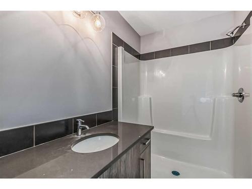 336 Waterford Boulevard, Chestermere, AB - Indoor Photo Showing Bathroom