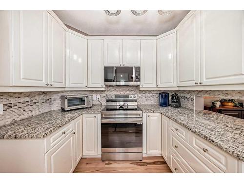 107-6650 Old Banff Coach Road Sw, Calgary, AB - Indoor Photo Showing Kitchen