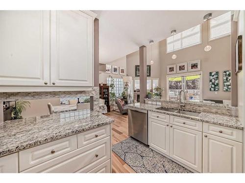 107-6650 Old Banff Coach Road Sw, Calgary, AB - Indoor Photo Showing Kitchen