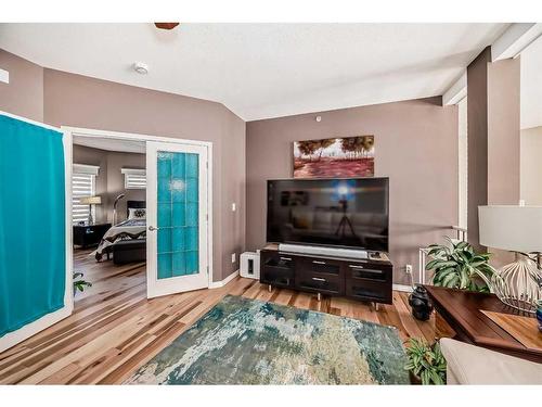 107-6650 Old Banff Coach Road Sw, Calgary, AB - Indoor Photo Showing Living Room