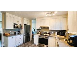 24 Bermuda Court NW Calgary, AB T3K 1H3