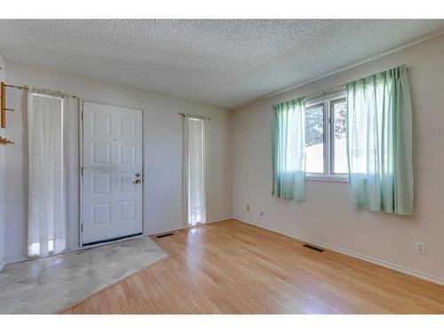 814 22 Avenue Nw, Calgary, AB - Indoor Photo Showing Other Room