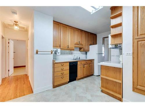 814 22 Avenue Nw, Calgary, AB - Indoor Photo Showing Kitchen