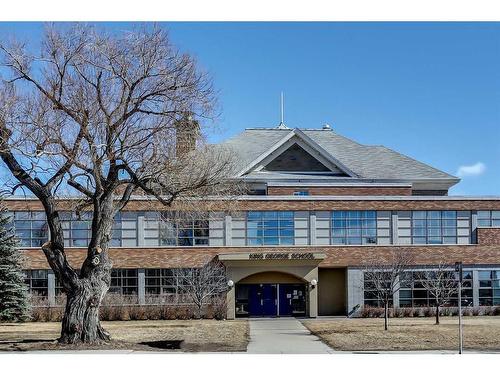 814 22 Avenue Nw, Calgary, AB - Outdoor With Facade