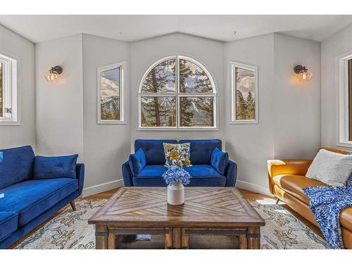 17 Ridge Road, Canmore, AB - Indoor Photo Showing Living Room