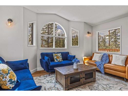 17 Ridge Road, Canmore, AB - Indoor Photo Showing Living Room