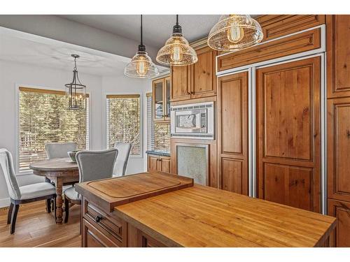 17 Ridge Road, Canmore, AB - Indoor Photo Showing Dining Room