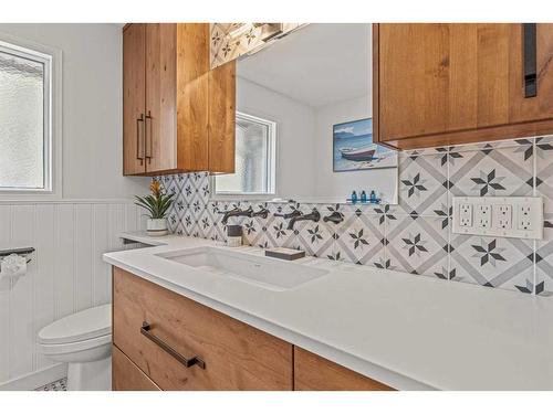 17 Ridge Road, Canmore, AB - Indoor Photo Showing Bathroom