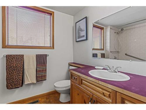 17 Ridge Road, Canmore, AB - Indoor Photo Showing Bathroom