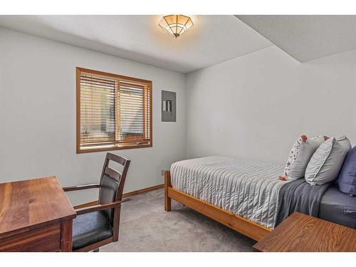 17 Ridge Road, Canmore, AB - Indoor Photo Showing Bedroom