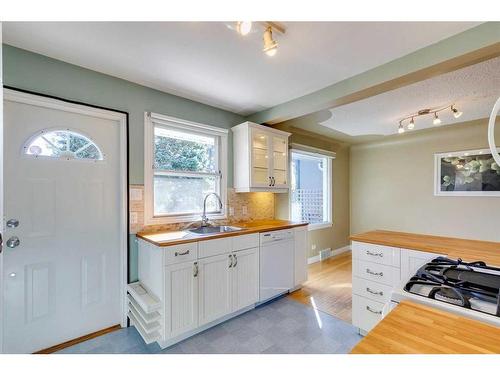 2518 20 Street Sw, Calgary, AB - Indoor Photo Showing Kitchen