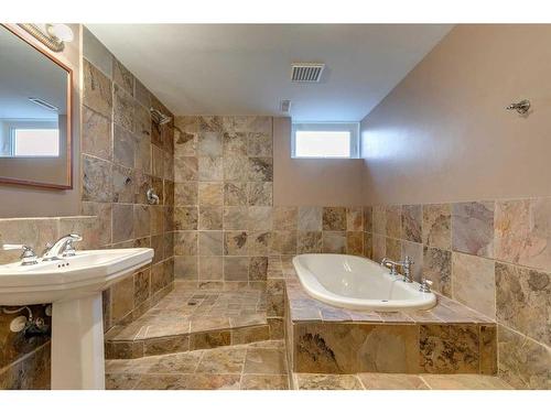 2518 20 Street Sw, Calgary, AB - Indoor Photo Showing Bathroom