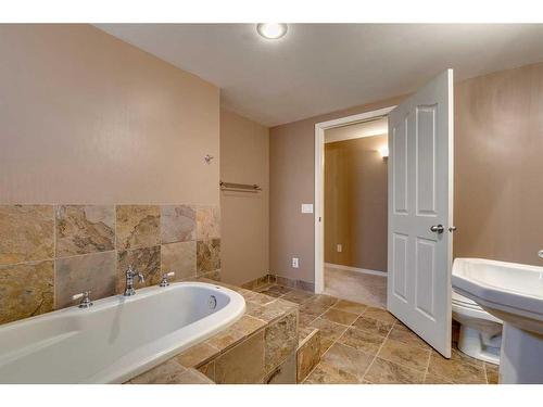 2518 20 Street Sw, Calgary, AB - Indoor Photo Showing Bathroom