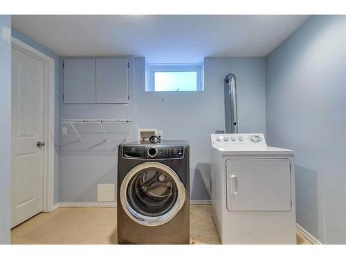 2518 20 Street Sw, Calgary, AB - Indoor Photo Showing Laundry Room