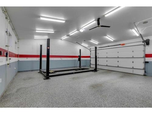 2518 20 Street Sw, Calgary, AB - Indoor Photo Showing Garage