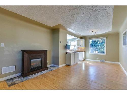 2518 20 Street Sw, Calgary, AB - Indoor Photo Showing Living Room With Fireplace