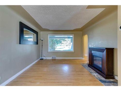 2518 20 Street Sw, Calgary, AB - Indoor With Fireplace