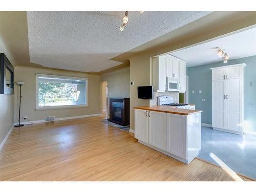 2518 20 Street Sw, Calgary, AB - Indoor Photo Showing Kitchen With Fireplace