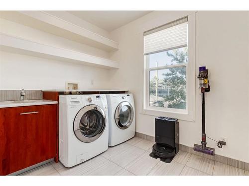 2329B Osborne Crescent Sw, Calgary, AB - Indoor Photo Showing Laundry Room