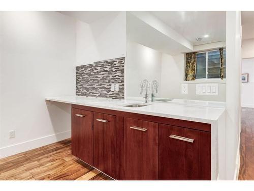 2329B Osborne Crescent Sw, Calgary, AB - Indoor Photo Showing Bathroom