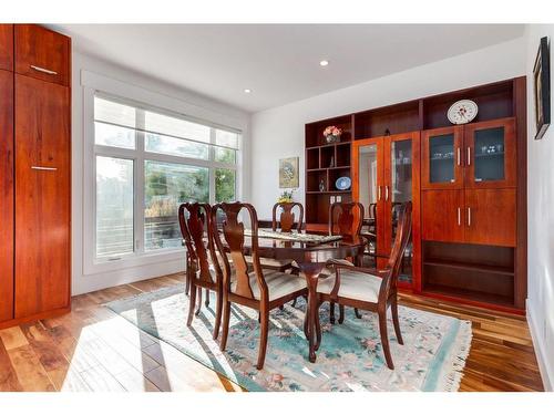 2329B Osborne Crescent Sw, Calgary, AB - Indoor Photo Showing Dining Room