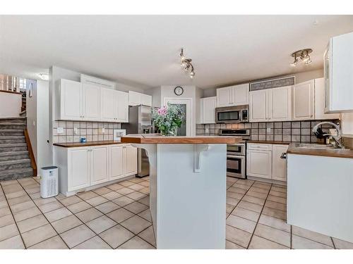 184 Chaparral Common Se, Calgary, AB - Indoor Photo Showing Kitchen