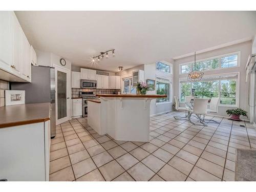 184 Chaparral Common Se, Calgary, AB - Indoor Photo Showing Kitchen