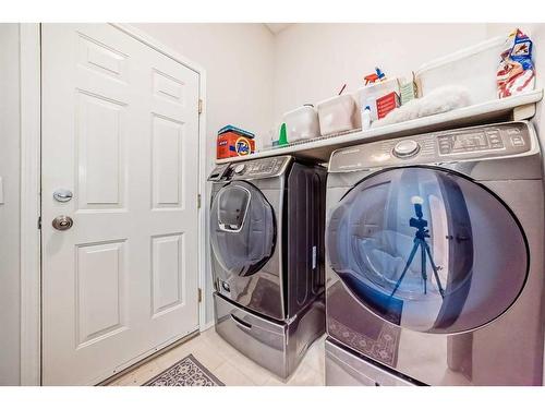 184 Chaparral Common Se, Calgary, AB - Indoor Photo Showing Laundry Room