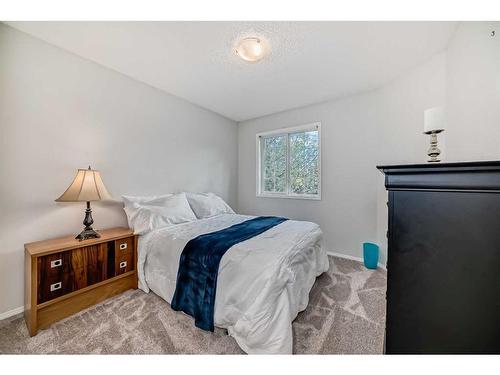 184 Chaparral Common Se, Calgary, AB - Indoor Photo Showing Bedroom